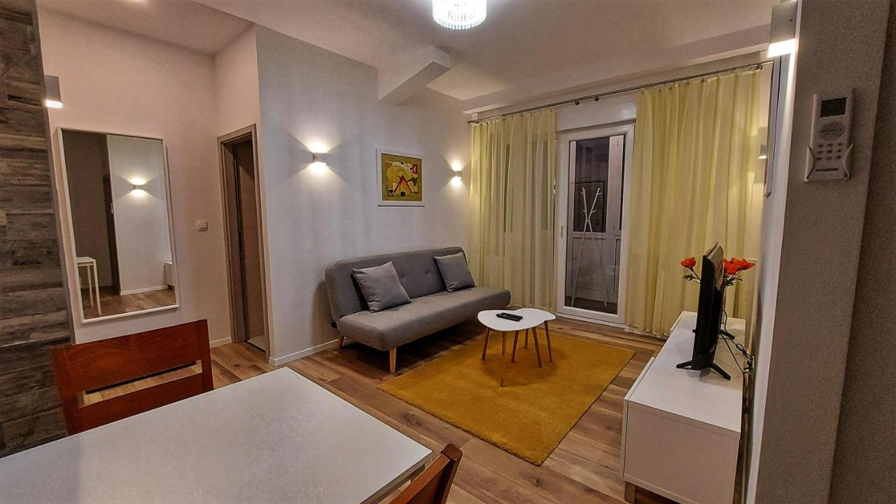 Apartma Square