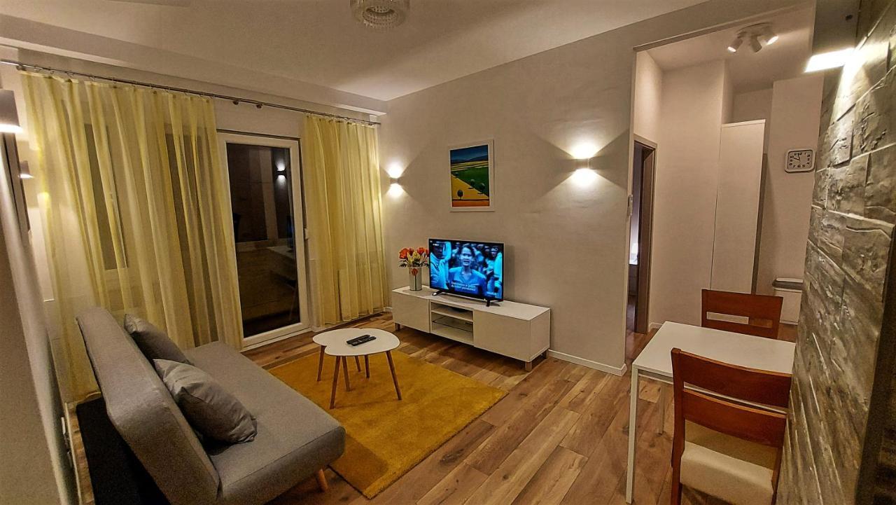 Square Apartma