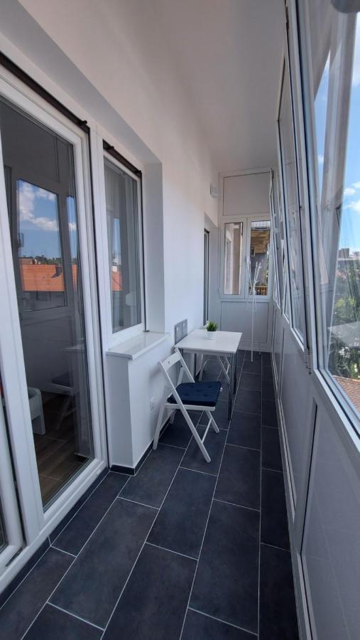 Square Apartma