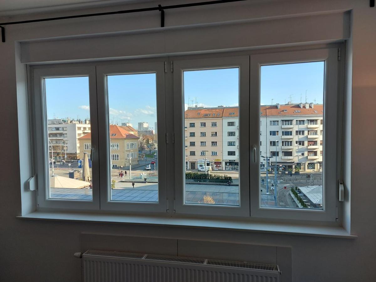 Apartma Square *