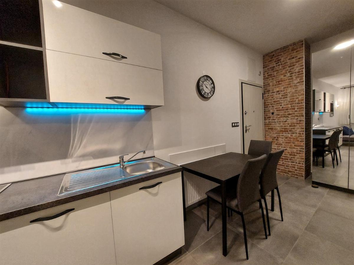 Square Apartma *
