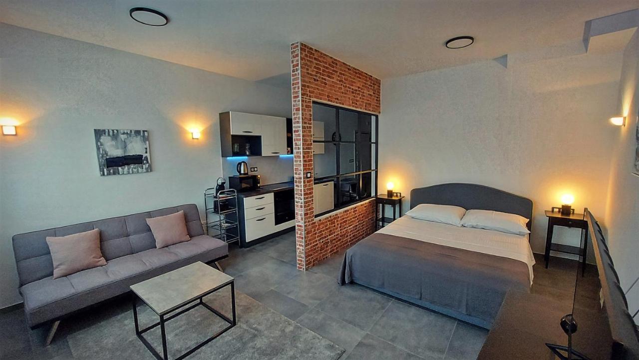 Square Apartma *