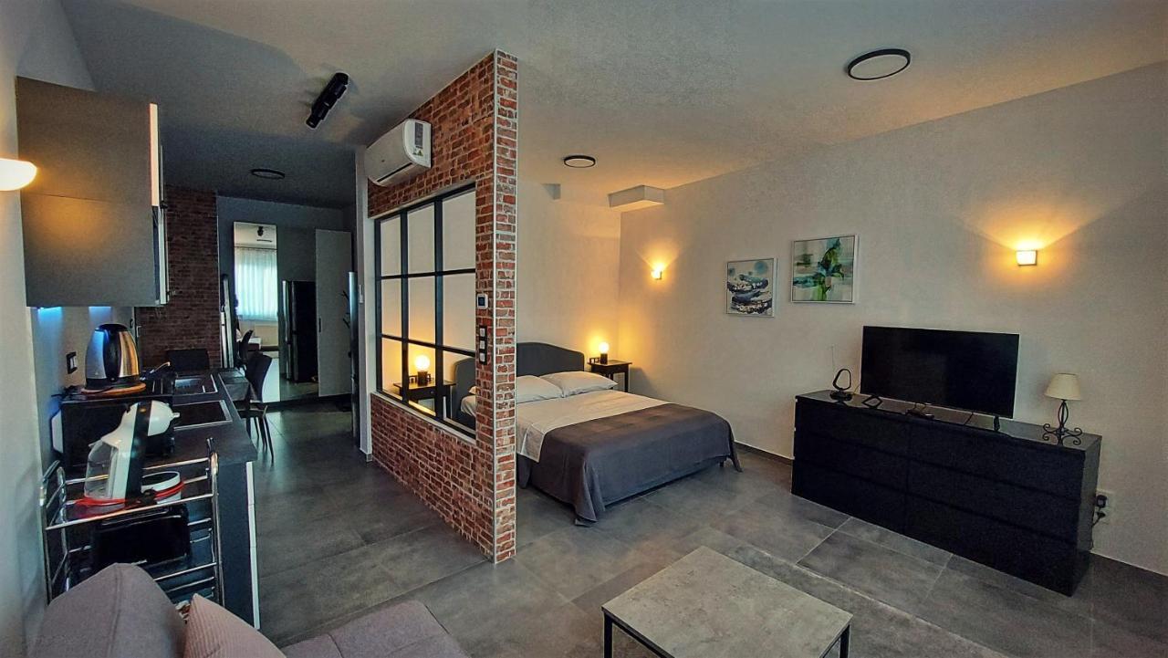 Apartma Square